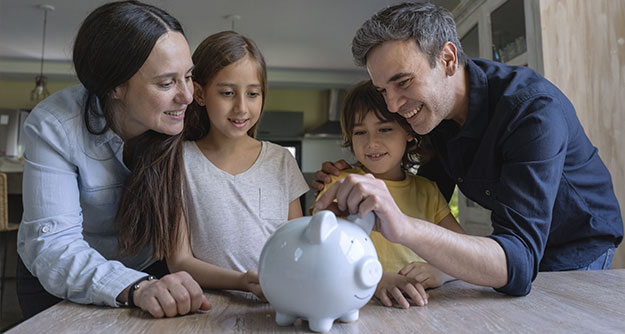 Como ensinar filhos e netos a economizar